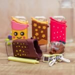 PORTABLE CUTE WATER BOTTLE FOR KIDS, UNIQUE ICE CREAM SHAPE WATER CUP, POPSICLE SHAPED PLASTIC KETTLE WITH STRAW, ADJUSTABLE SHOULDER STRAP