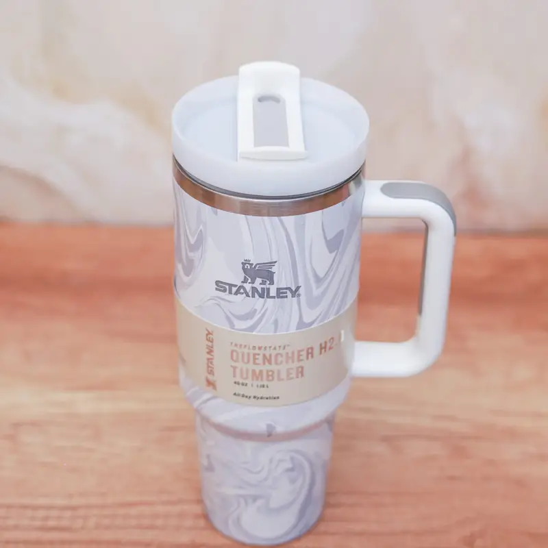 Polar Swirl Stanley tumbler - The Quencher H2.O FlowState™ Tumbler - Image 2